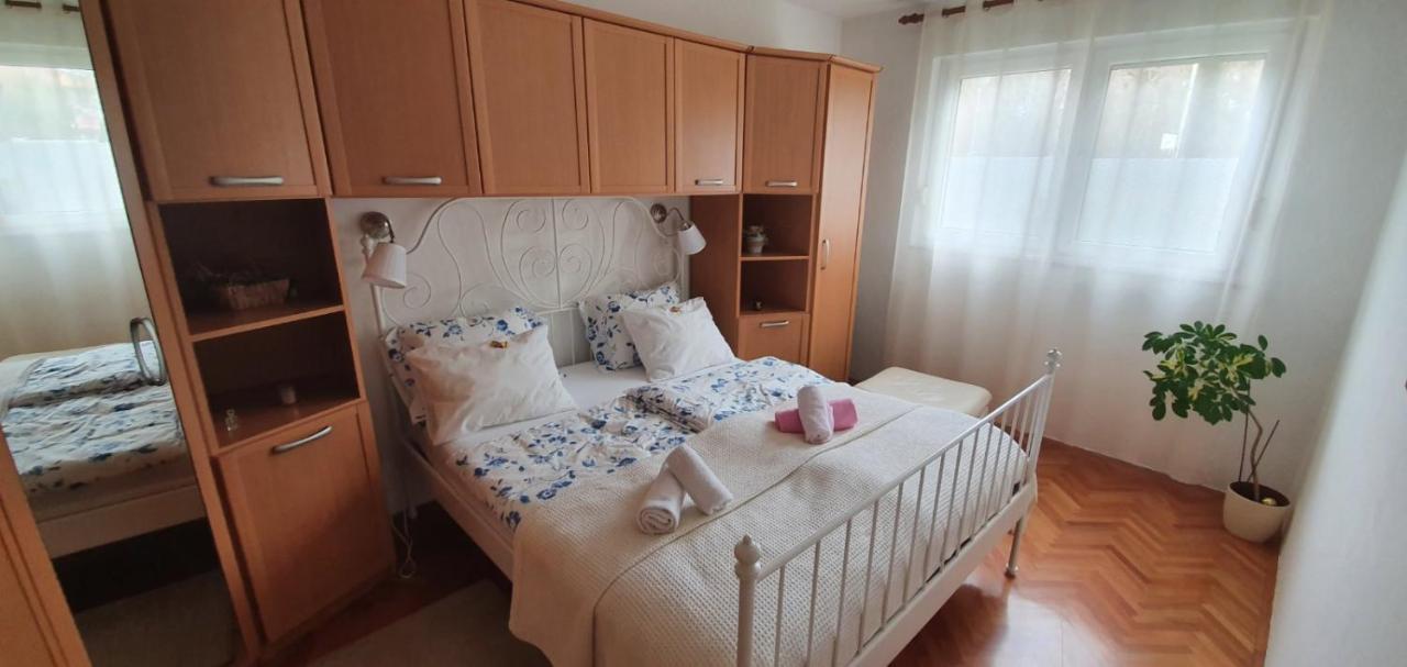 Apartamento Daisy Pula Exterior foto