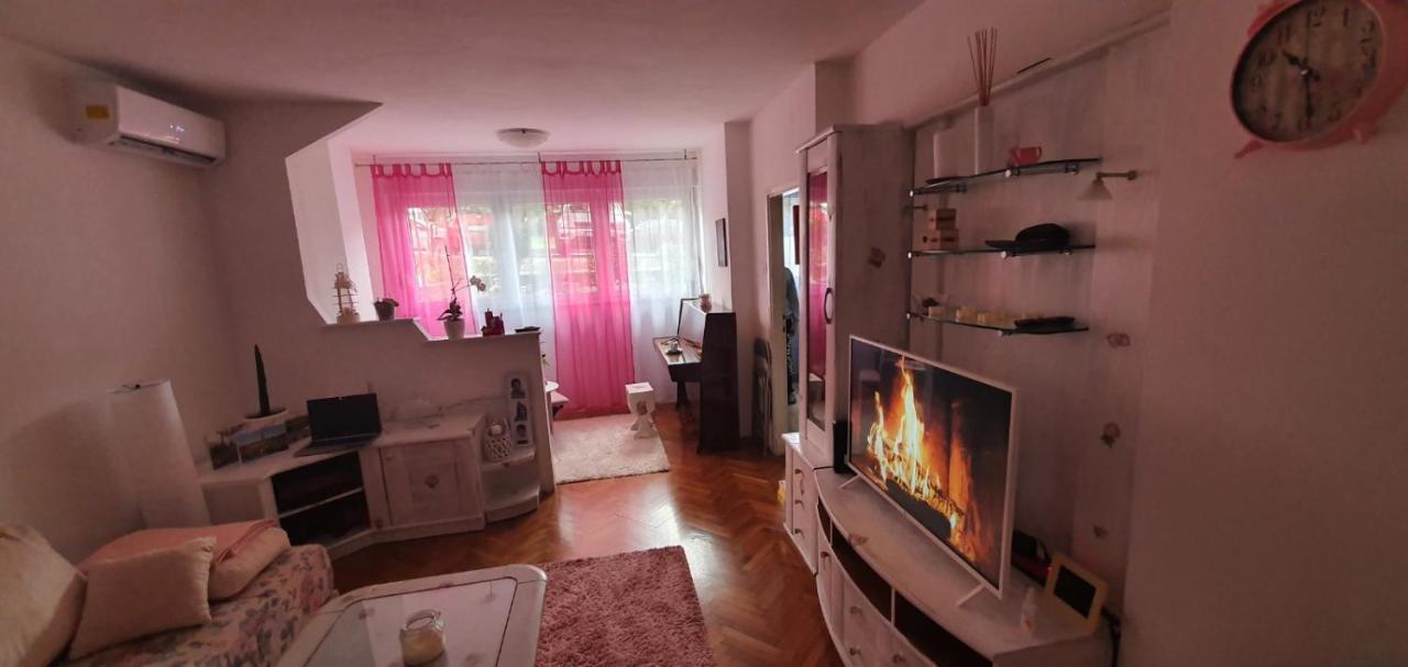 Apartamento Daisy Pula Exterior foto